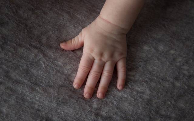 SHOT: в Москве няня укусила 4-летнего ребенка, чтобы отучить его кусаться