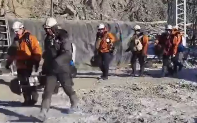 «Покровский рудник»: в обрушившейся в Приамурье шахте находятся 13 человек