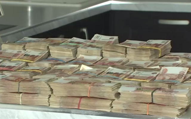В МВД объяснили, как вор вынес из банка в Петербурге более 1 млрд рублей