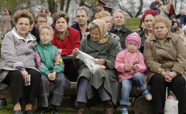 Семьи, в которых бабушки помогают с детьми, захотели штрафовать