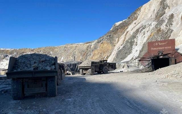 На руднике «Пионер» пробурили скважину длиной 71 метр для спасения горняков