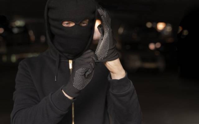 В Подмосковье мужчина ограбил заправку по заданию мошенников