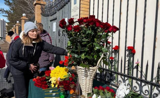 «Нет слов». Донецк оплакивает погибших в теракте в «Крокус Сити Холле»