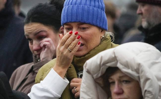 “Выброс кортизола”: кризисный психолог объяснила, что происходило с жертвами теракта в “Крокусе”