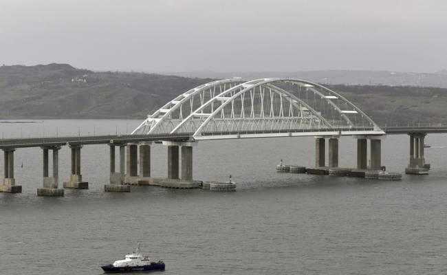 На Крымскому мосту восстановлено движение автотраспорта