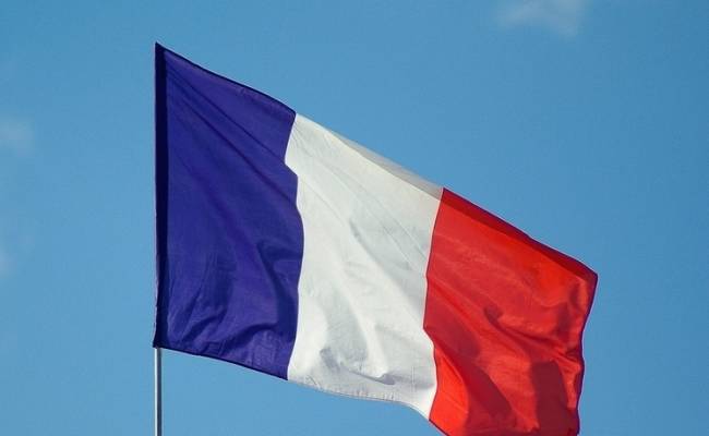 «Это позор»: директору французской школы пригрозили смертью из-за мусульманских платокову