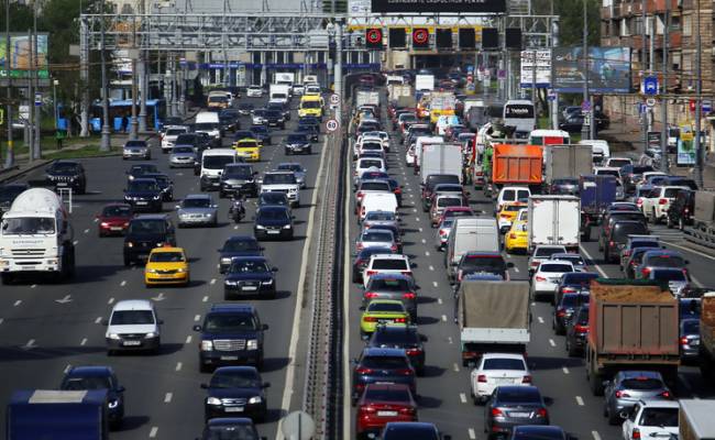 Москвичей призвали заменить шины на летние