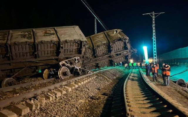 Журчат ручьи. 11 вагонов сошли с рельс в Дмитрове из-за талого снега в лесу