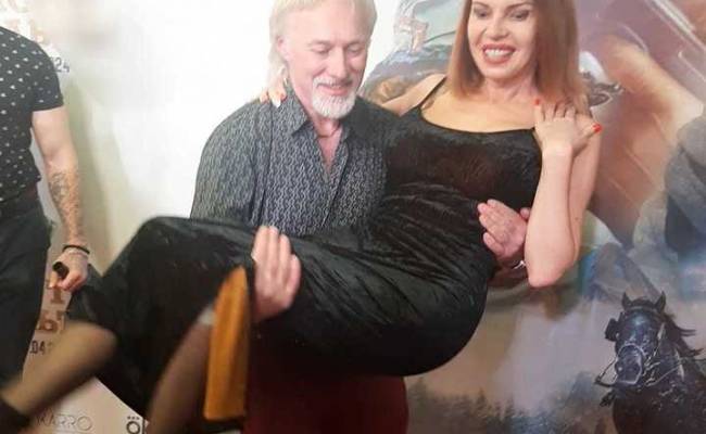 Наталья Штурм бросила жениха: он продолжил носить её на руках