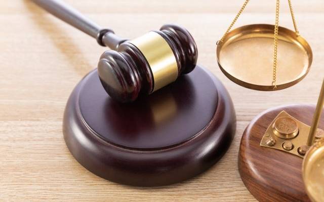 Суд смягчил приговор экс-нотариусу Бублию по делу о хищении у Баталова