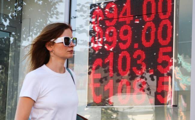 «Негативная новость для рубля»: в апреле Минфин будет покупать больше валюты