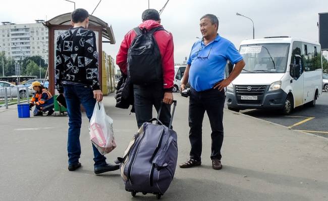 Россию покидают таджики: аренда квартир подешевела в половине городов