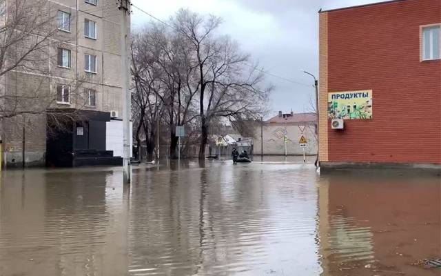 Доброволец, вернувшийся в Орск после СВО, помогает пострадавшим от паводка