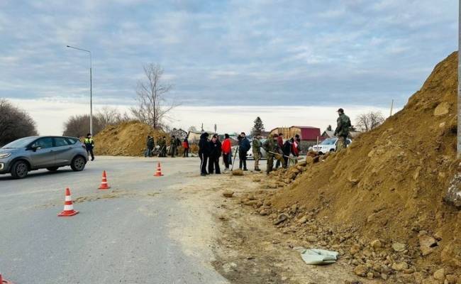 Курганский губернатор обвинил местных жителей в растаскивании грунта с дамбы