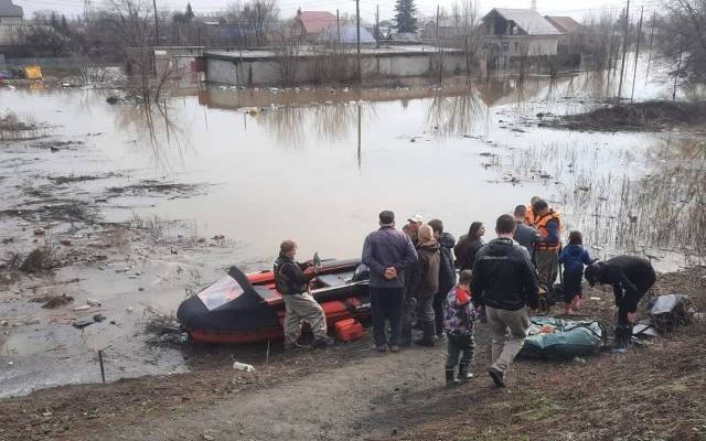 По 70 тысяч. Что получат люди, у которых дома залил паводок в Оренбурге