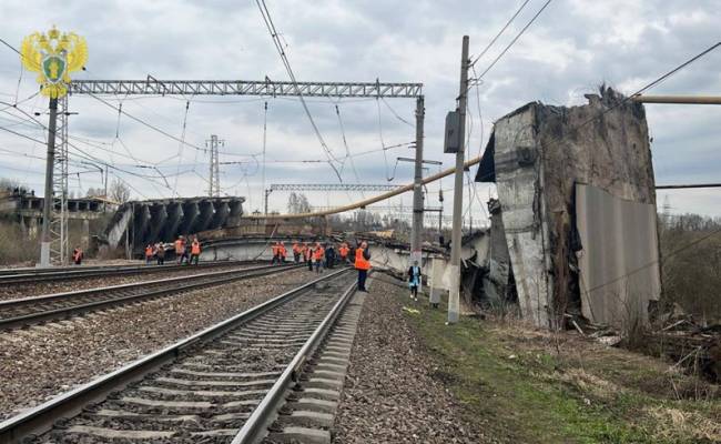 Шесть человек пострадали при обрушении моста в Смоленской области