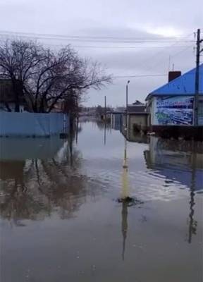 Вода против «холода». Орск затопило вместе с заводами и холодильниками