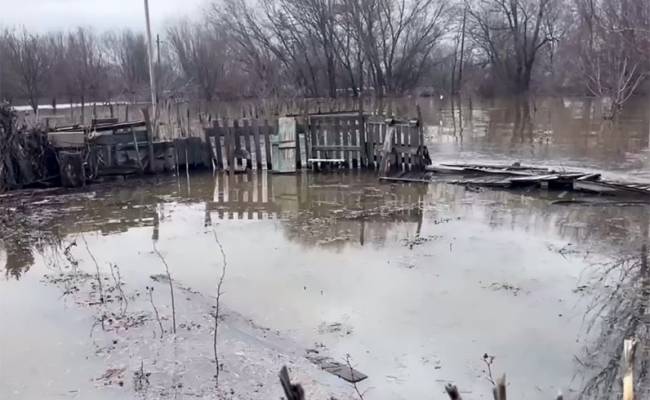 Вода против «холода». Орск затопило вместе с заводами и холодильниками