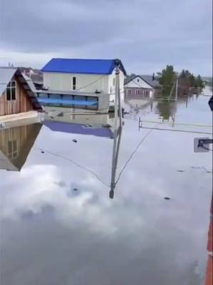 Вода против «холода». Орск затопило вместе с заводами и холодильниками