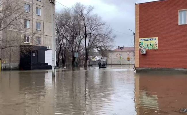 Вода против «холода». Орск затопило вместе с заводами и холодильниками