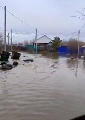 Вода против «холода». Орск затопило вместе с заводами и холодильниками