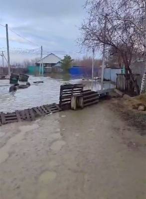 Вода против «холода». Орск затопило вместе с заводами и холодильниками