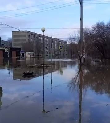 Вода против «холода». Орск затопило вместе с заводами и холодильниками