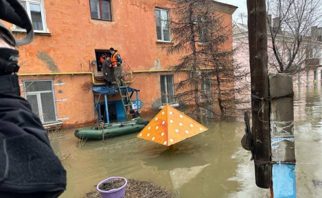 Вода против «холода». Орск затопило вместе с заводами и холодильниками