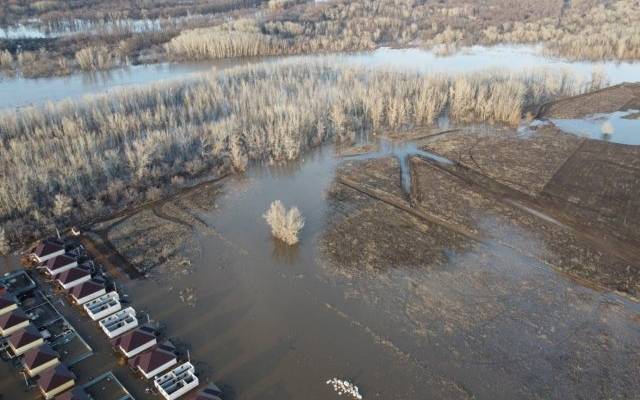 Уровень воды в реке Урал в Оренбурге превысил опасные отметки на 66 см