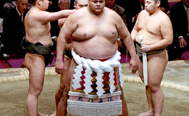 Названа причина смерти самого необычного чемпиона по борьбе сумо: прожил всего 54 года