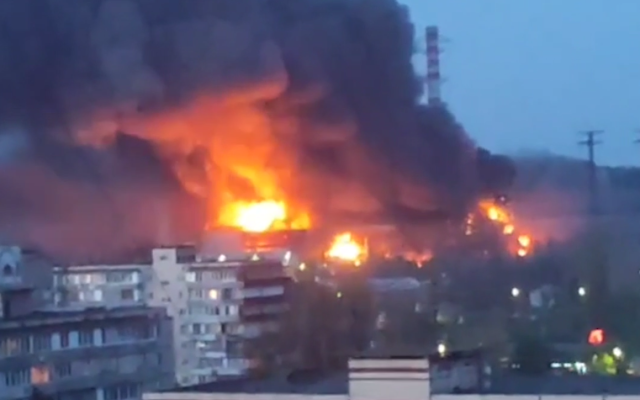 Появились кадры пожара после удара по самой мощной Трипольской ТЭС в Киеве
