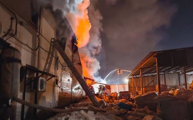 Тело погибшего найдено при тушении пожара в производственном здании Ижевска