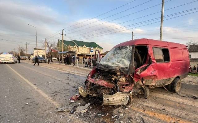 Двое детей погибли в ДТП с микроавтобусом в Дагестане