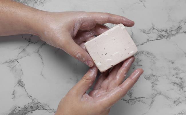 «Самый благостный продукт на Земле»: стало модным мыло из навоза