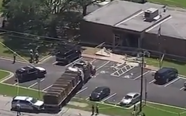 В Техасе мужчина угнал грузовик и протаранил правительственное здание