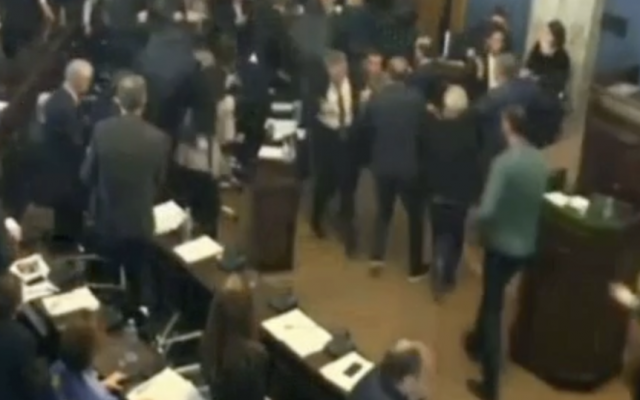 В парламенте Грузии произошла драка при рассмотрении закона об иноагентах