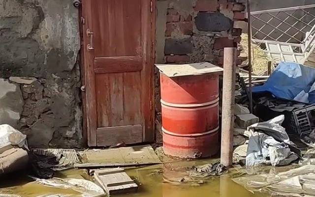Жительница Орска показала свой дом после наводнения