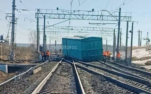 Два вагона сошли с рельсов на станции Зеледеево в Красноярском крае