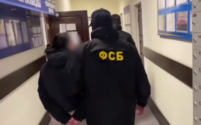 ФСБ показала кадры задержания жителей Томской области, финансирующих ВСУ