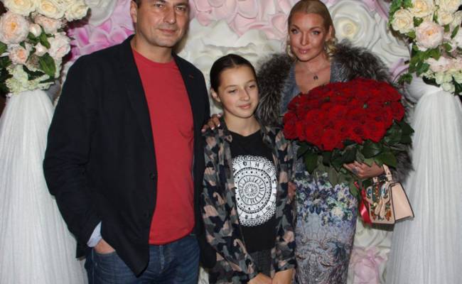 Волочкова объяснила, почему дочь взяла псевдоним: «Не хочет ассоциаций со мной»