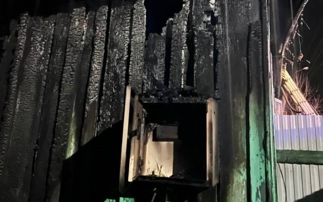 Женщина и двое детей погибли при пожаре в частном доме в Бурятии