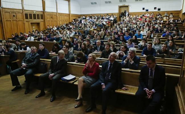 В России предложили ужесточить экзамены для мигрантов и добавить «говорение»