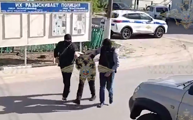 Задержанного за убийство москвича доставили в отдел МВД в станице Казанская