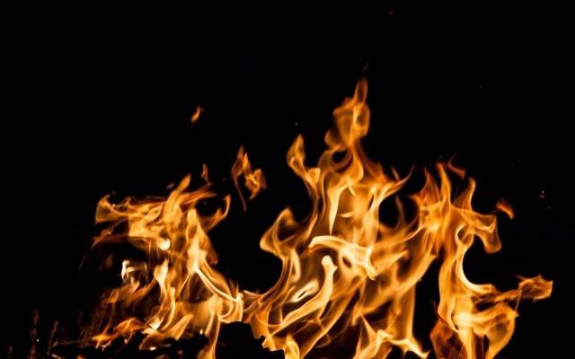 Три человека пострадали в ходе пожара в частном пансионате в Ленобласти