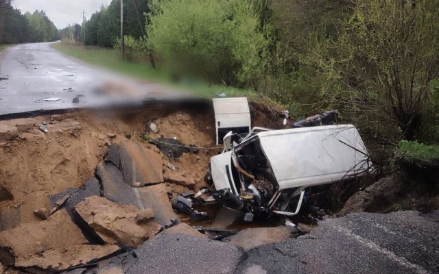 Под Киевом автобус провалился в пропасть из-за обвала дороги